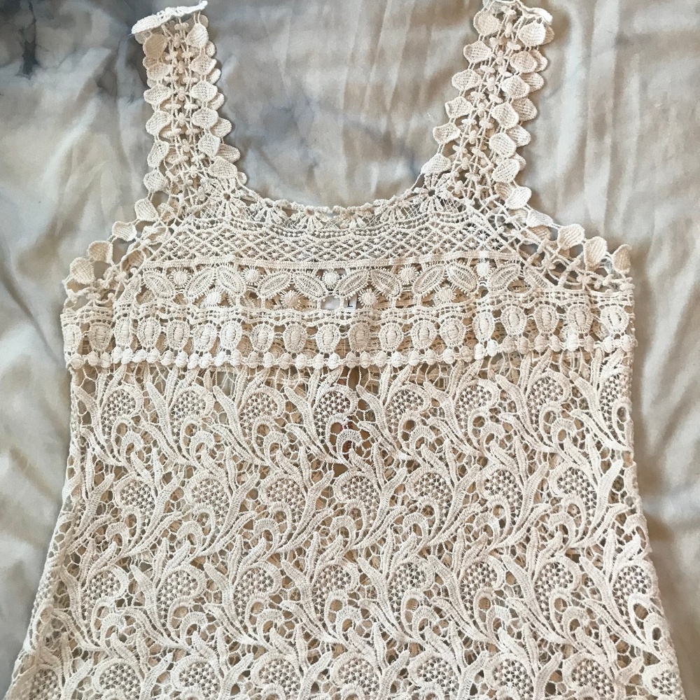 NWT lace scalloped woven macrame tank top